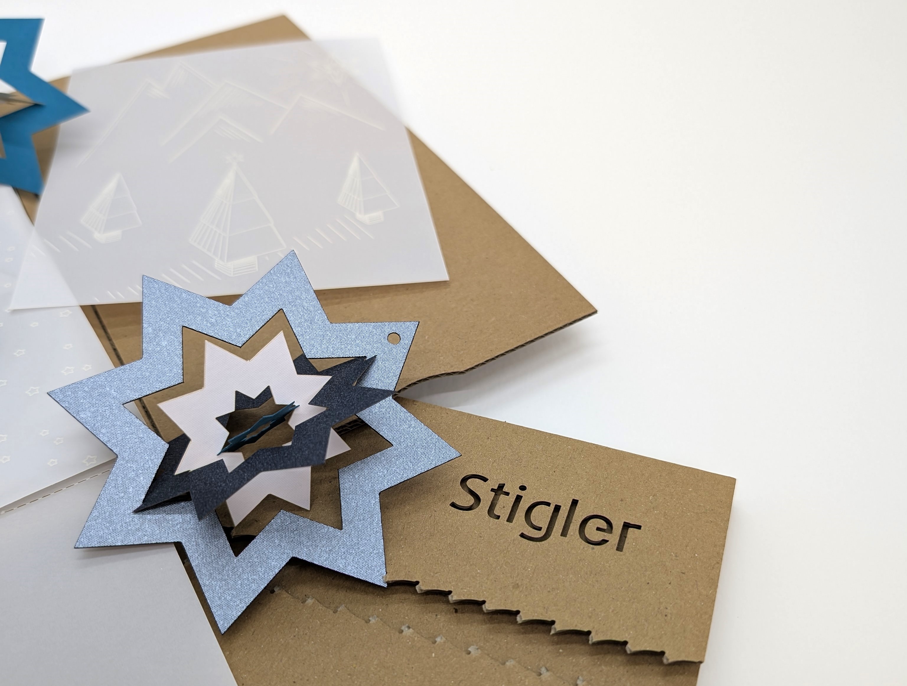 Dreidimensionaler Stern aus Papier